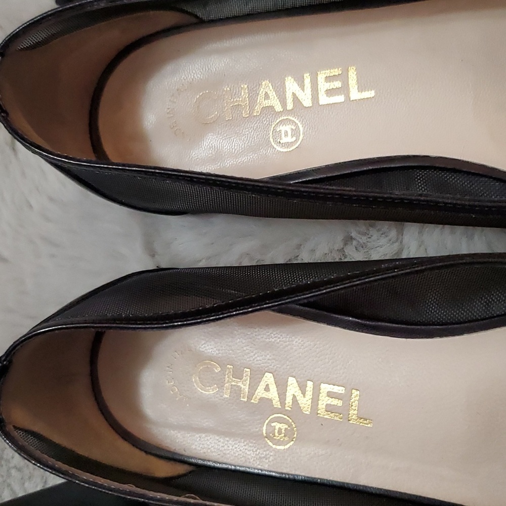 CHANEL Black Flats with Bow Detail - Picture 3 of 16